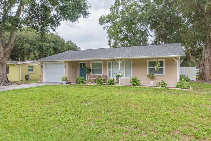 Property Photo: 6936 Coleus Court FL 34653