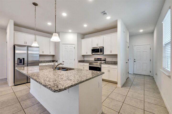 Property Photo:  2599 Avalon Park Boulevard  FL 32778 