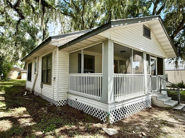 Property Photo:  1010 S Dudley Avenue  FL 33830 