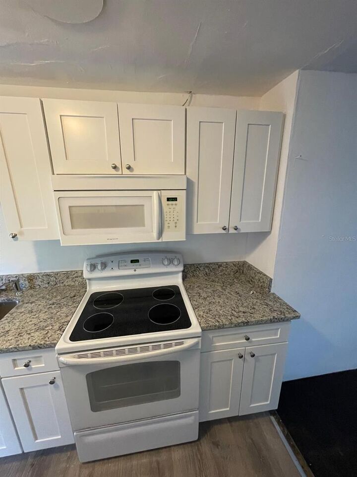 Property Photo:  1142 Berkshire Road  FL 32117 