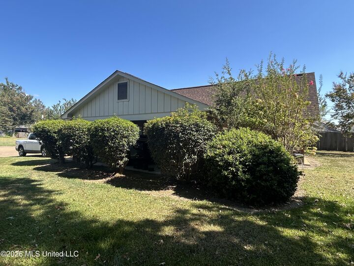 Property Photo: 1213 Peggy Lane MS 38930