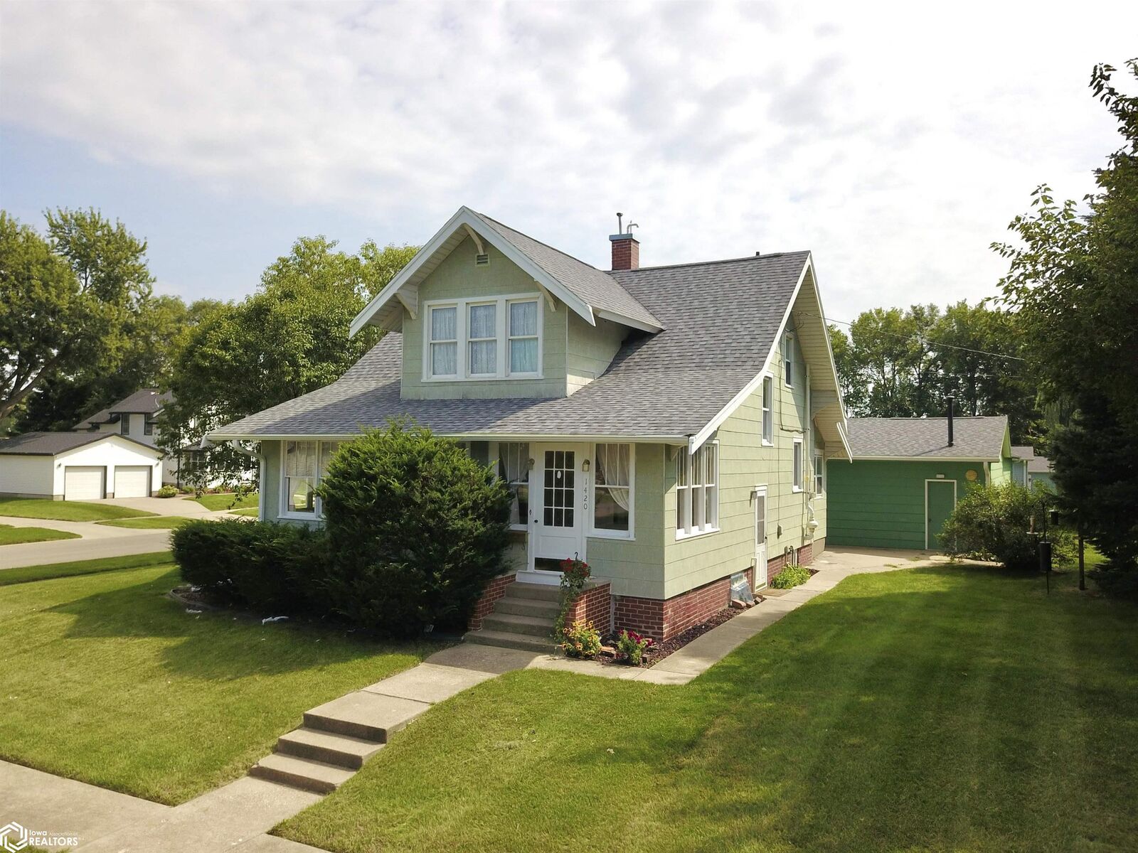 Property Photo: 1420 4th Avenue IA 50112