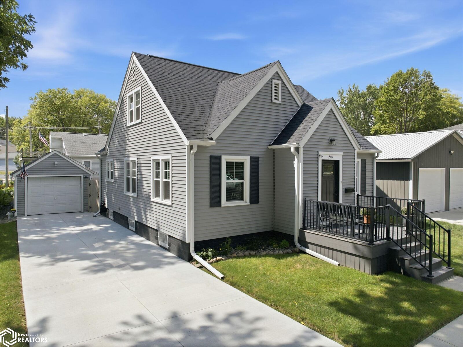 Property Photo: 207 N 7th Street IA 50428