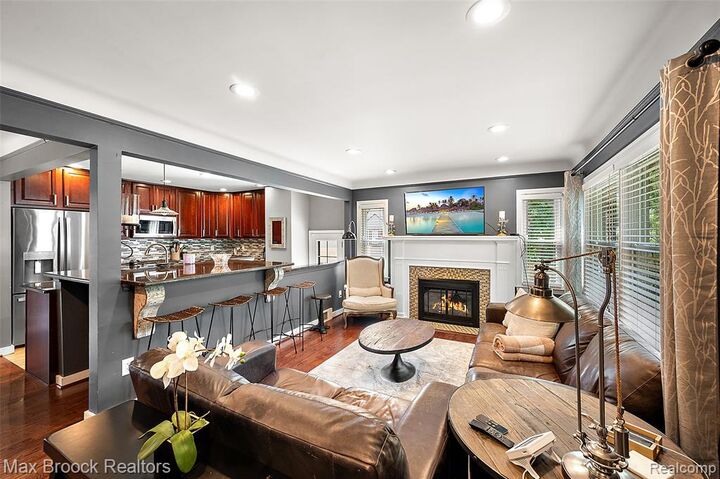 Property Photo: 1635 Torry Street MI 48009 7205