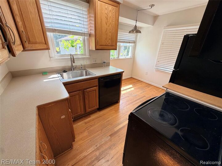Property Photo:  23011 Oak Street  MI 48128 1366 