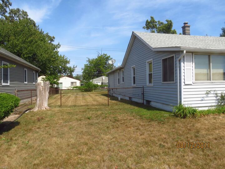 Property Photo: 831 E Guthrie Avenue MI 48071