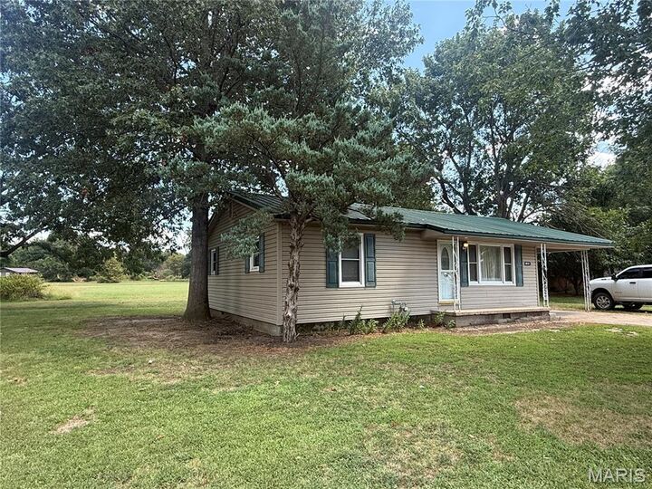 Property Photo:  1013 State B Highway  MO 63879 