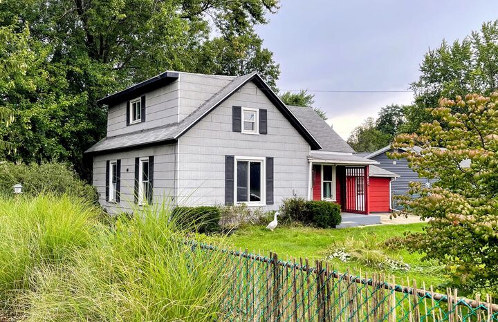 Property Photo: 2632 Lincoln Avenue MI 49085
