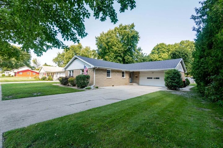 Property Photo:  104 E Washington Drive  IL 61752 