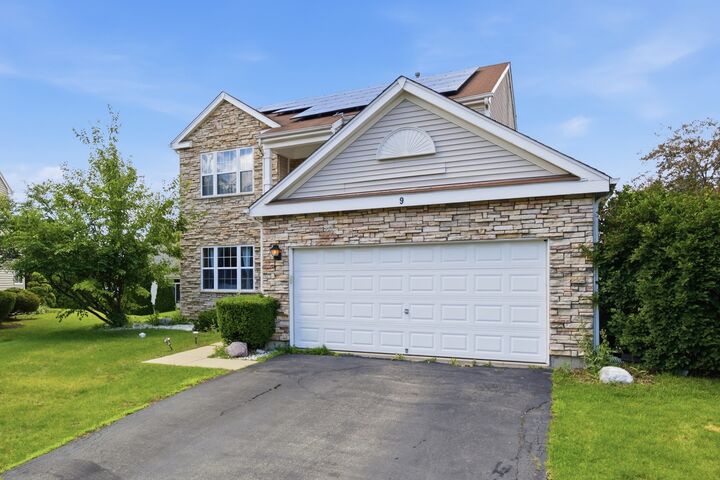 Property Photo: 9 Tenneyson Court IL 60156