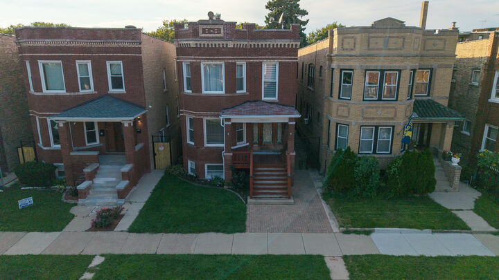 Property Photo:  3112 N Davlin Court 1  IL 60618 