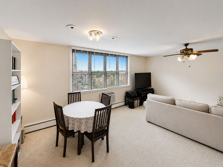 Property Photo: 6325 N Sheridan Road 2106 IL 60660