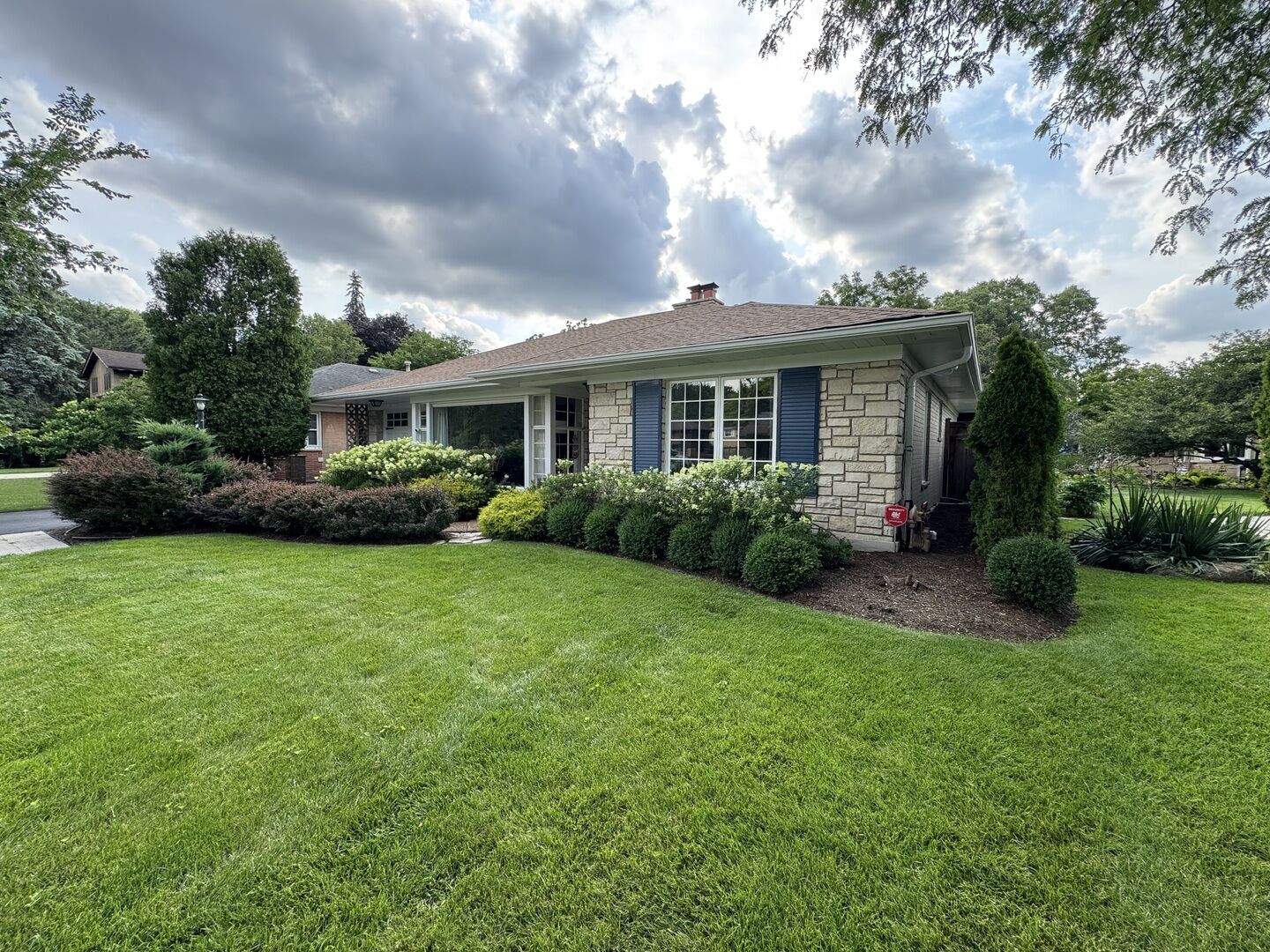Property Photo: 6618 N Lightfoot Avenue IL 60646