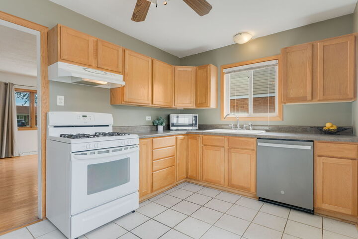 Property Photo: 2808 S 10th Avenue IL 60155