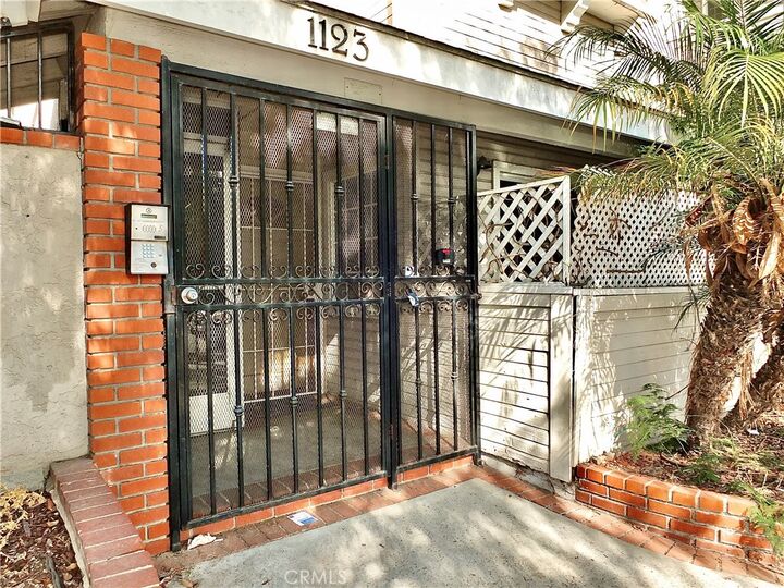 Property Photo:  1123 Junipero Avenue 7  CA 90804 