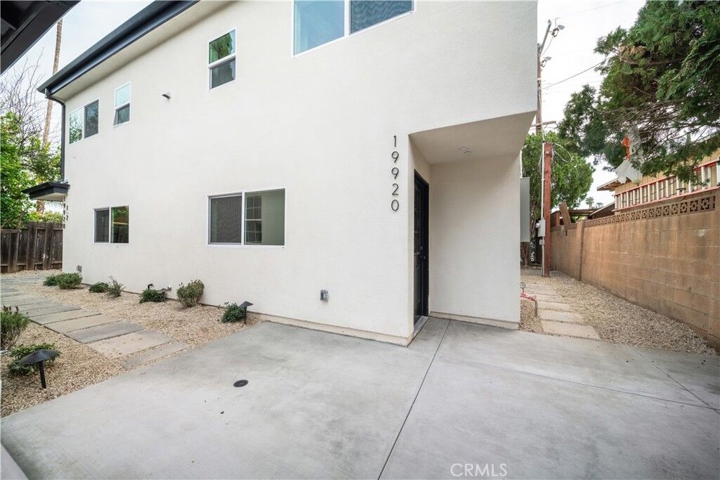 Property Photo:  19920 Kittridge Street  CA 91306 