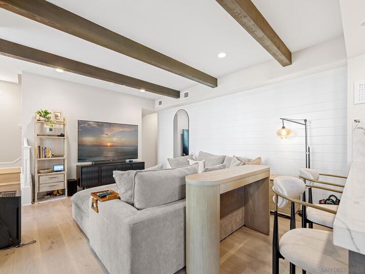 Property Photo:  1402 Anacona Pl 105  CA 92024 