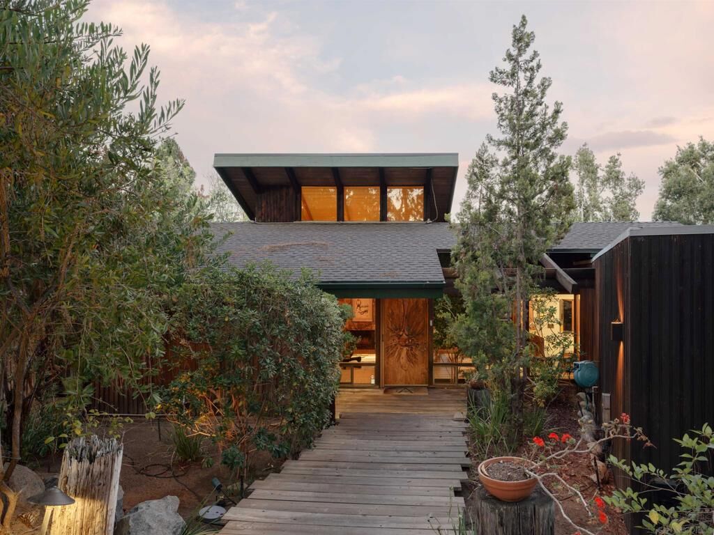 Property Photo:  5021 Bluff Place  CA 92020 