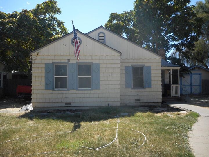 Property Photo: 52 W 25 Street CA 95340