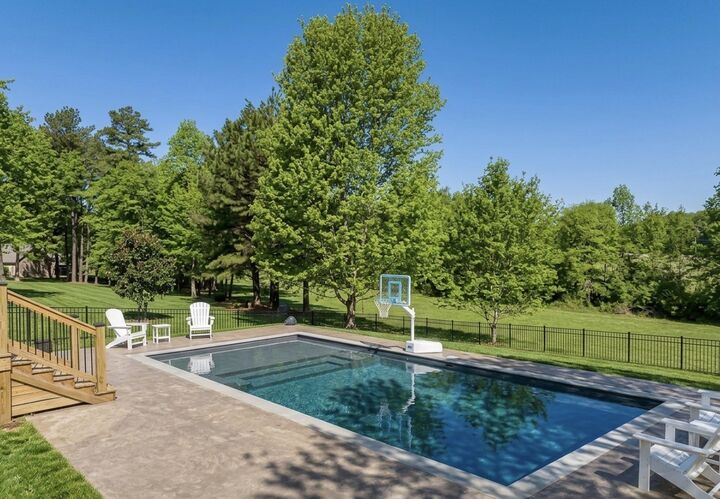 Property Photo: 524 Country Club Dr TN 37055