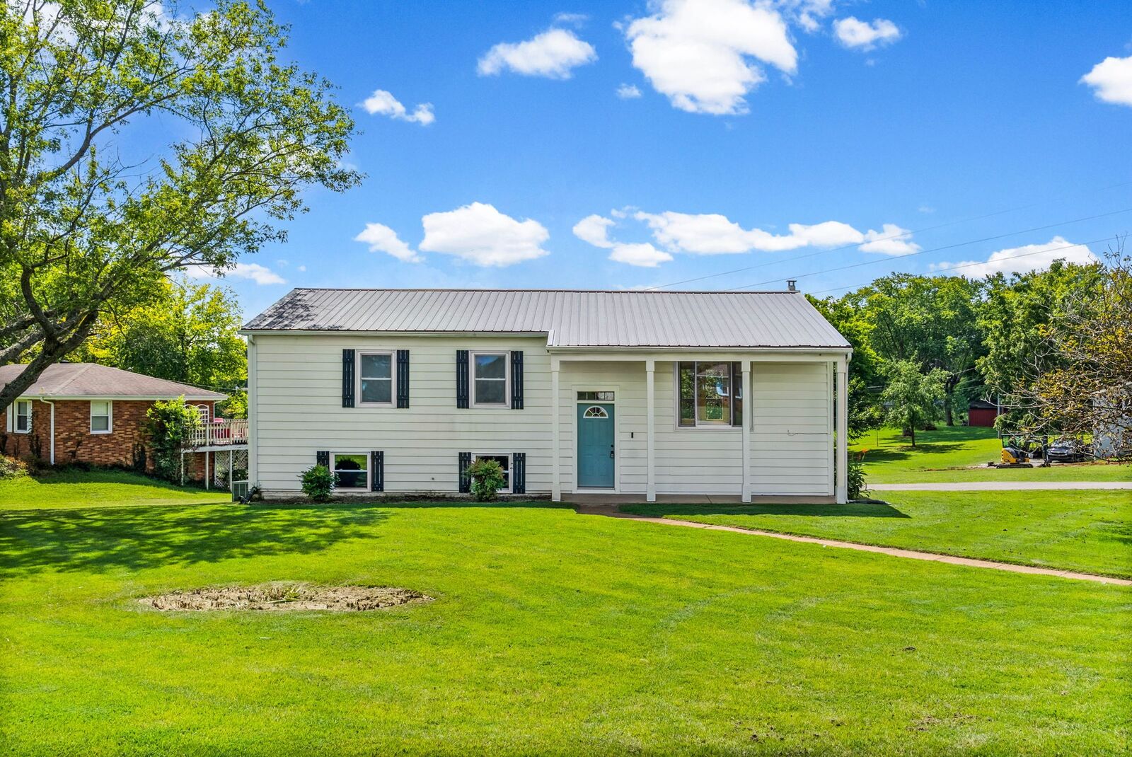 Property Photo:  201 W Meadow Dr  TN 37043 