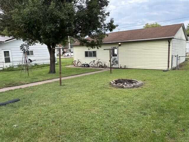 Property Photo: 1606 Indiana IA 52761