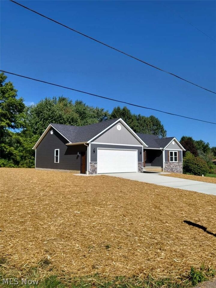 Property Photo: 1175 Cyril Avenue SW OH 44647