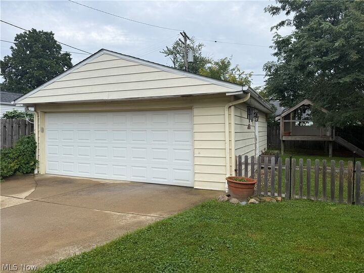 Property Photo:  395 Beechwood Drive  OH 44095 