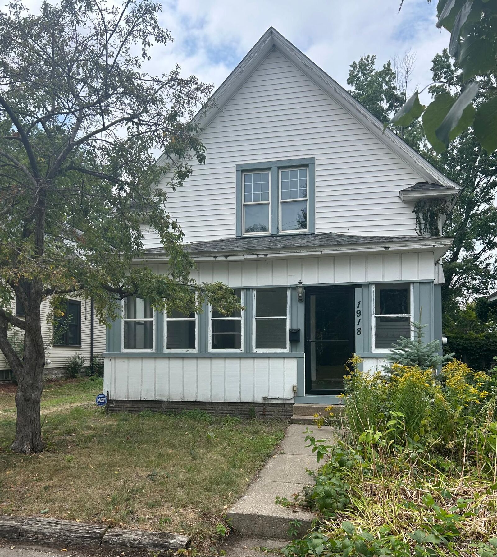 Property Photo:  1918 Quincy Street NE  MN 55418 