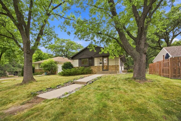 Property Photo: 7720 Edgebrook Drive MN 55426