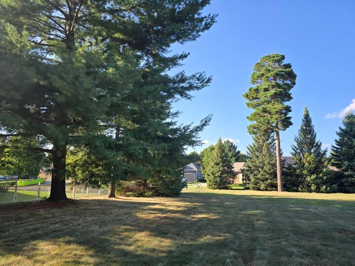 Property Photo:  560 Fisher Cir  MN 55127 