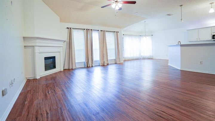Property Photo: 1012 Kingsley Drive TX 76179