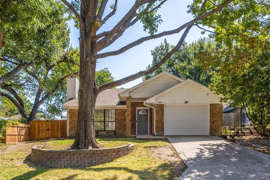 Property Photo: 1203 S College Street TX 75069
