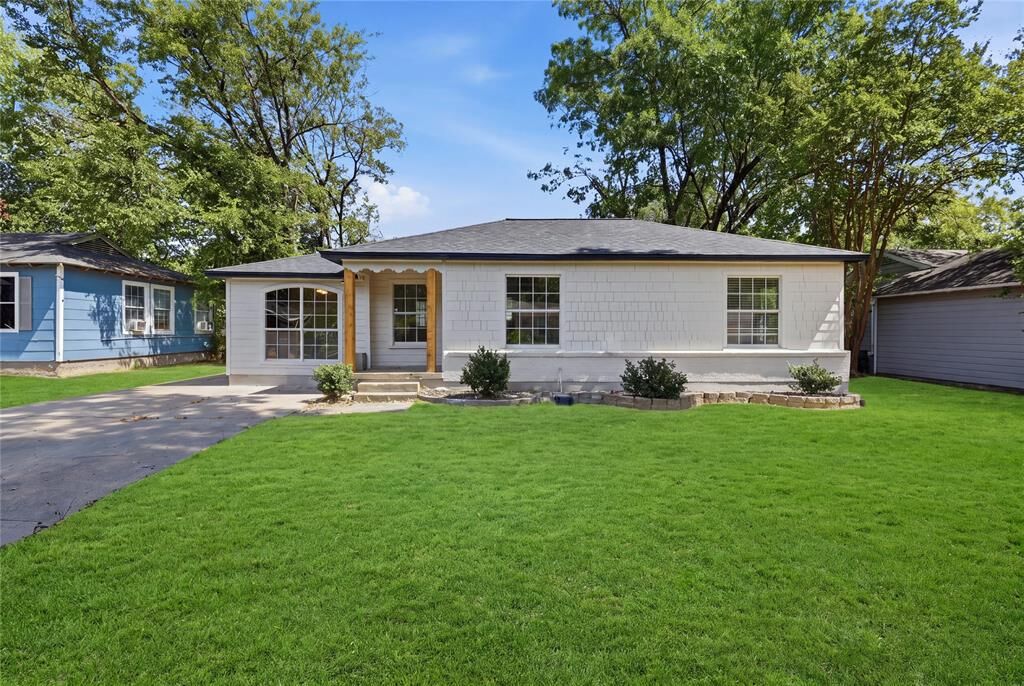 Property Photo:  11012 Castolon Drive  TX 75228 