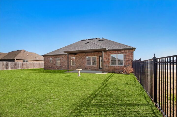 Property Photo:  555 Harrison Street  AR 72751 
