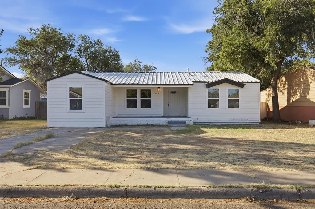 Property Photo: 505 35th St TX 79762