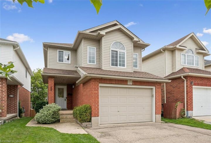Property Photo:  223 Hollyridge Crescent  ON N2N 3N3 