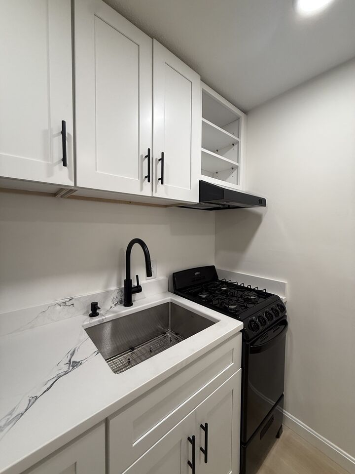 Property Photo:  2 Greenbriar Dr 103  MA 01864 