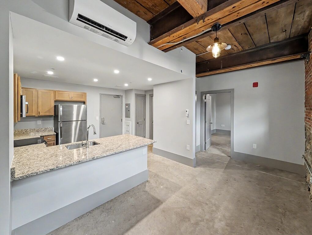Property Photo: 90 Grove St Ll3 MA 01605