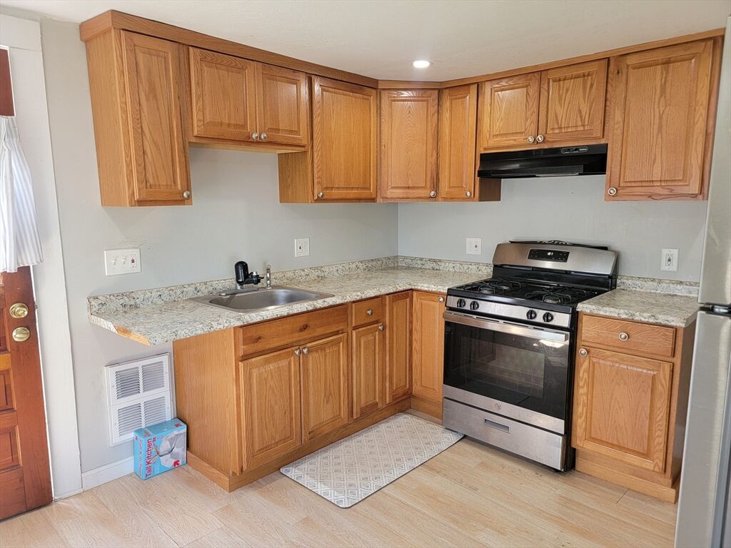 Property Photo:  30 Thayer Place 2  MA 02184 