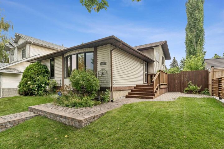 Property Photo:  44 McKinley Rise SE  AB T2Z 1W1 