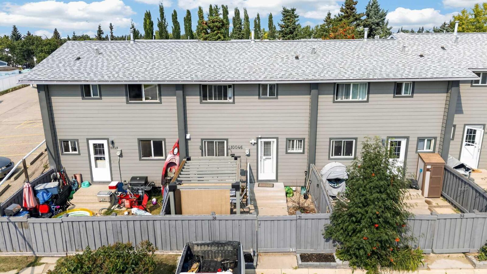 Property Photo:  10046 79 Avenue  AB T8V 4E8 