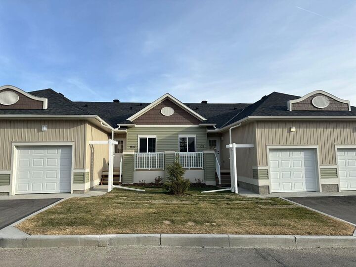 Property Photo:  1103 Clover Close  AB T0M 0N0 