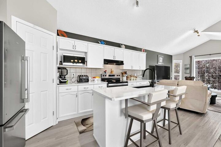 Property Photo:  64 Cimarron Grove Close  AB T1S 2L7 
