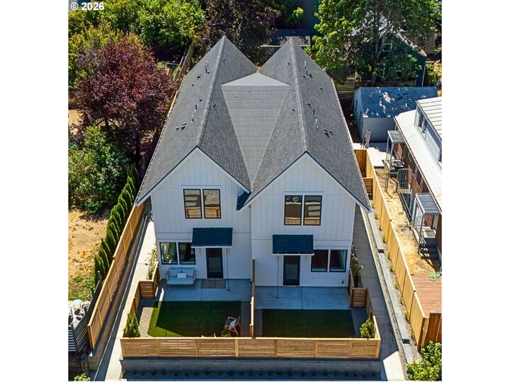 Property Photo: 1520 NE Jarrett St A OR 97211
