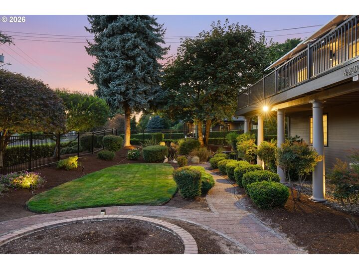 Property Photo:  6200 SE Riverside Dr  WA 98661 