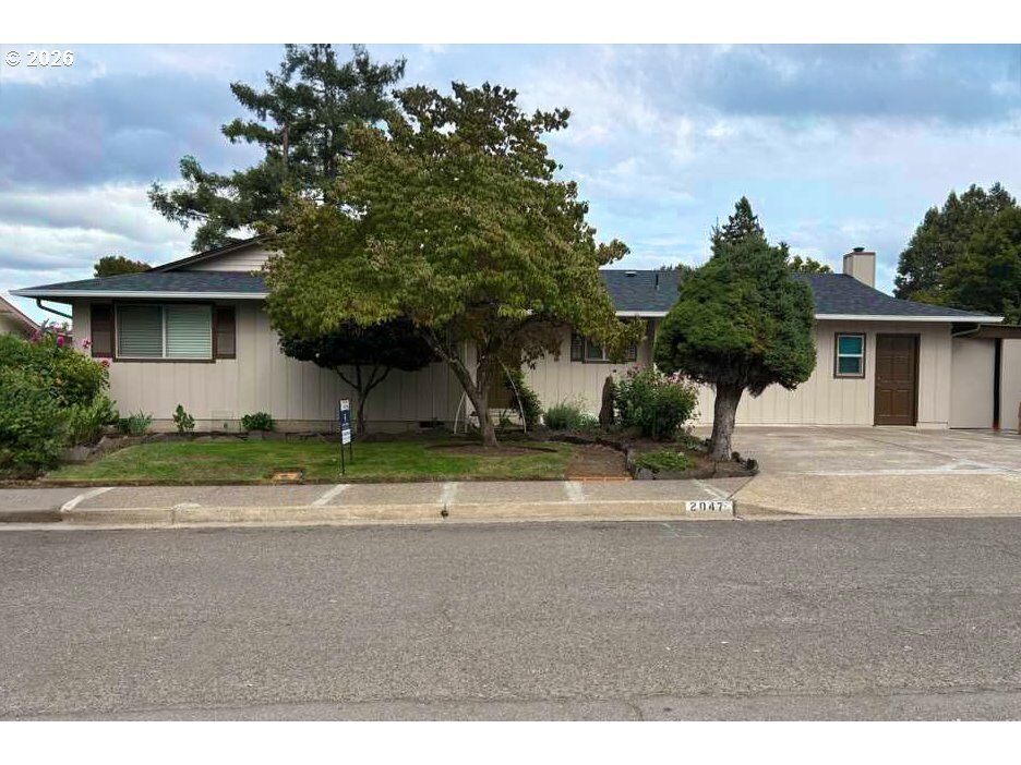 Property Photo: 2047 Orr Ln OR 97405