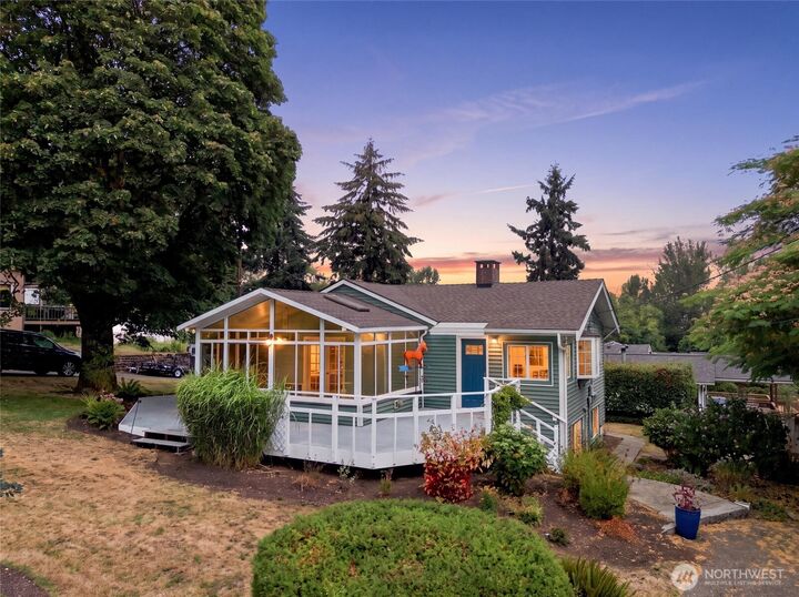 Property Photo:  9854  Occidental Avenue S  WA 98108 