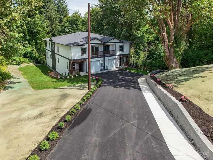 Property Photo:  3333  Nassau St A  WA 98201 