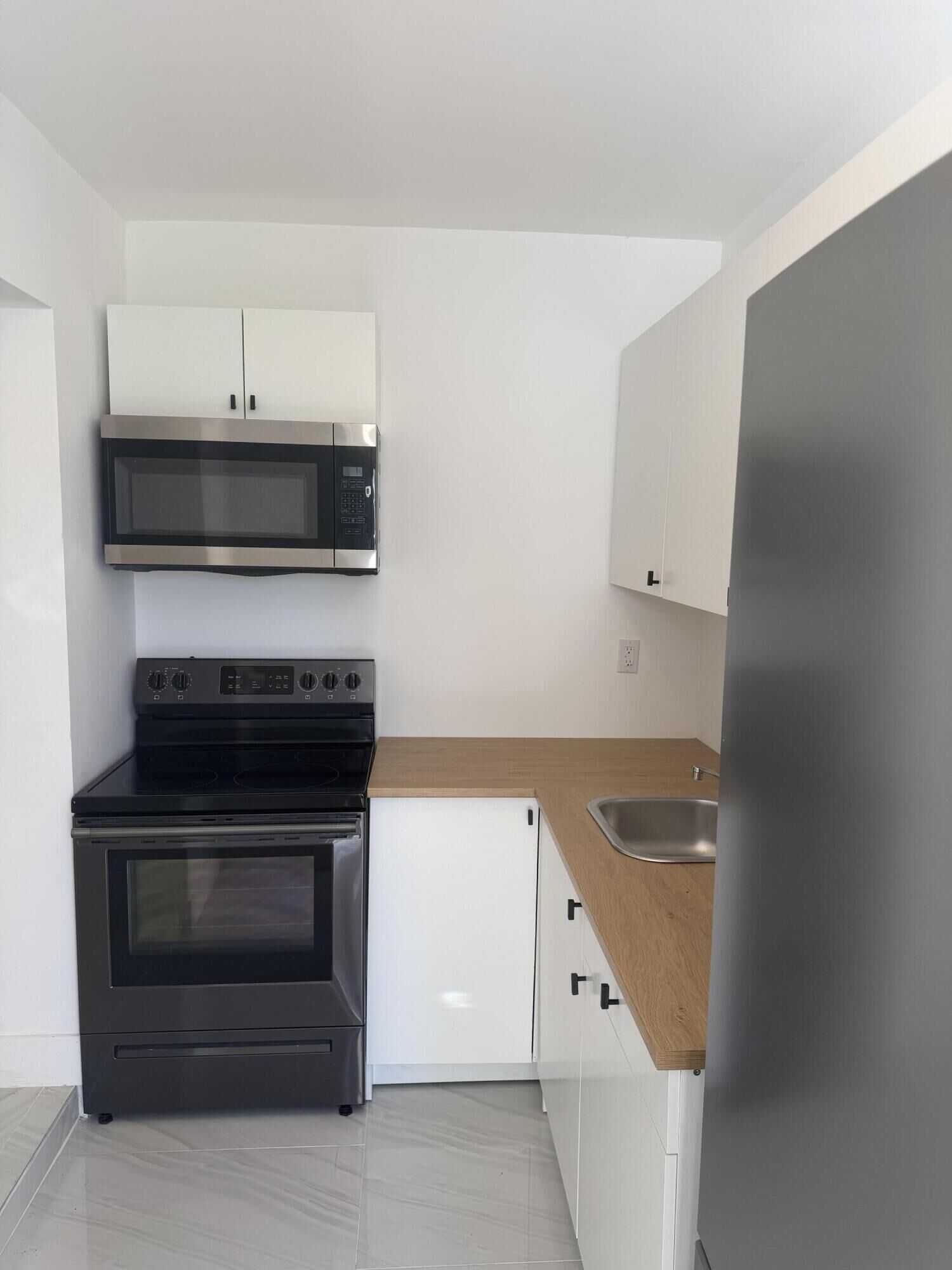 Property Photo:  8211 Biscayne Boulevard 3  FL 33138 